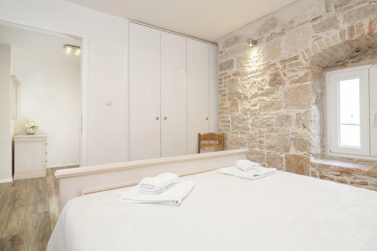 Stone Apartman Varos سبليت شقة